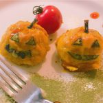 ジャックオーランタンのスイートパンプキンカラメルソース掛け
