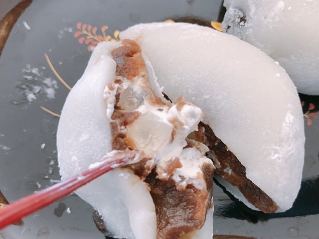 銀座まめはな「豆乳クリームのあんみつ大福」に入っている寒天のアップ写真