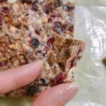 余ったグラノーラやバーリーマックスフレークで、食物繊維たっぷりのグラノーラバーを作る